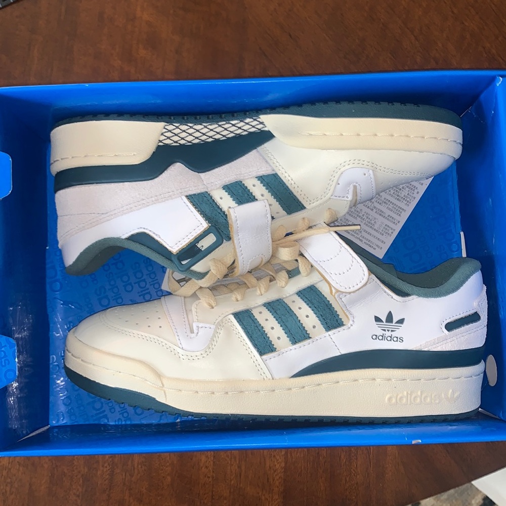 Low Adidas Forum 84’s in 7 men’s.